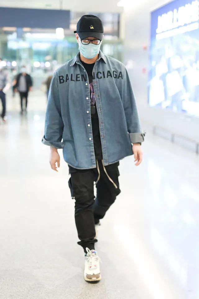 潘玮柏牛仔外套造型,嘻哈风十足,照着穿你也能变成潮流范