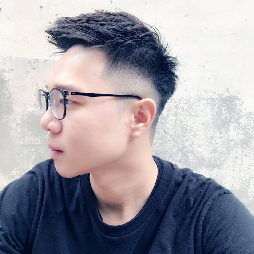 比欧豪的寸头发型更帅气!今秋男生流行“两边掏空”,潮流有个性