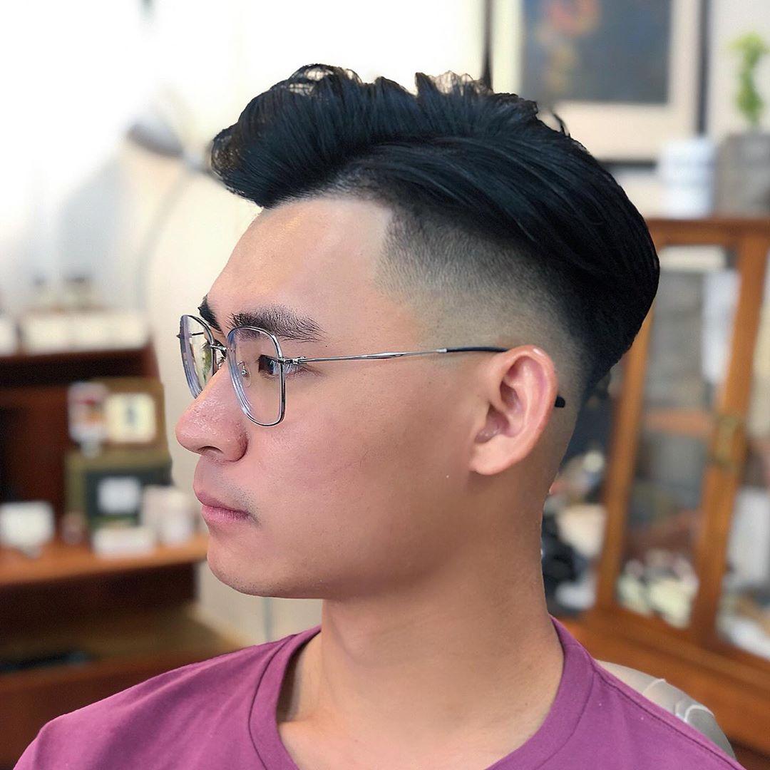 比欧豪的寸头发型更帅气!今秋男生流行“两边掏空”,潮流有个性