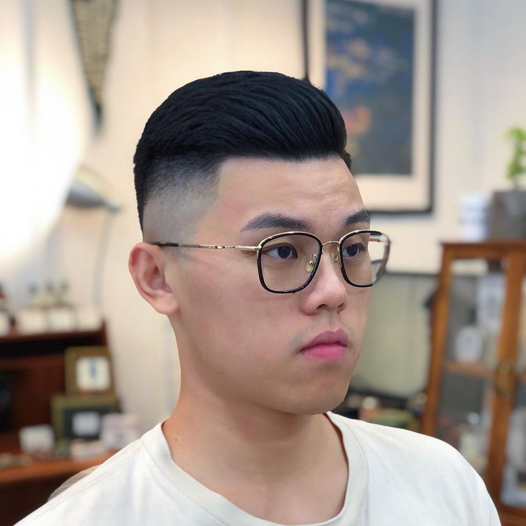 比欧豪的寸头发型更帅气!今秋男生流行“两边掏空”,潮流有个性