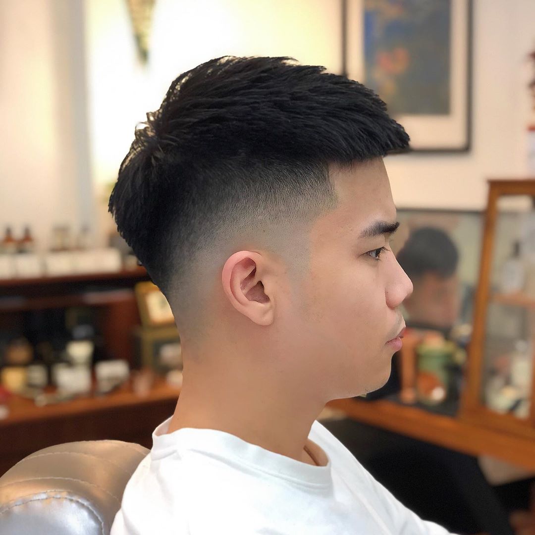 比欧豪的寸头发型更帅气!今秋男生流行“两边掏空”,潮流有个性