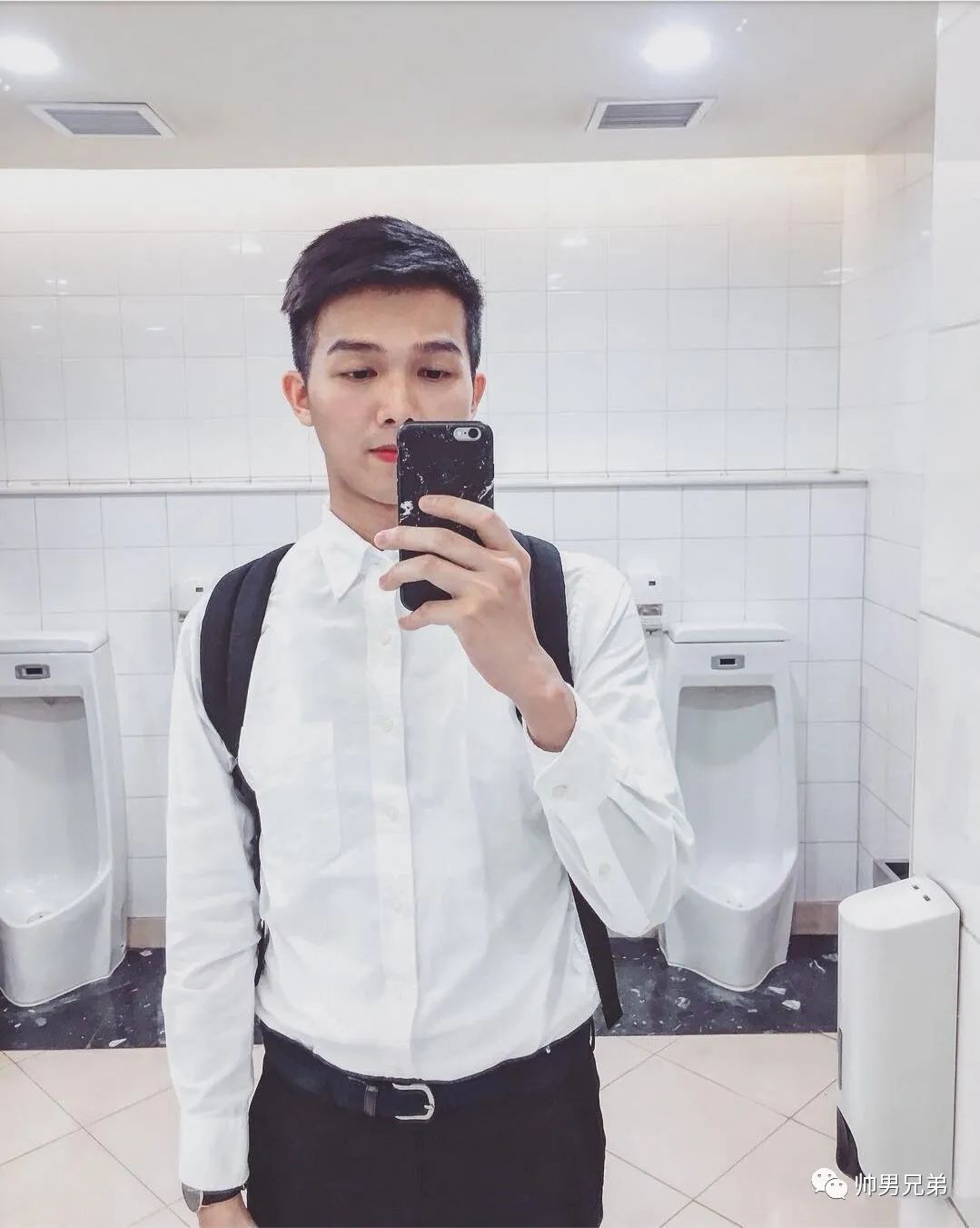 寸头俊朗帅小伙,萌帅型遛狗大男孩