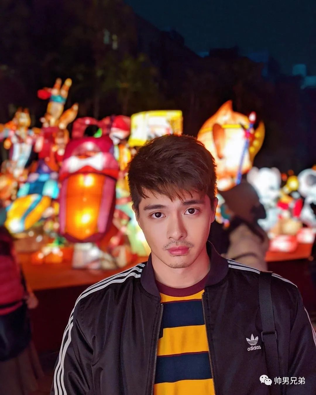 180cm浓眉阳光大帅哥,这笑容也太治愈啦