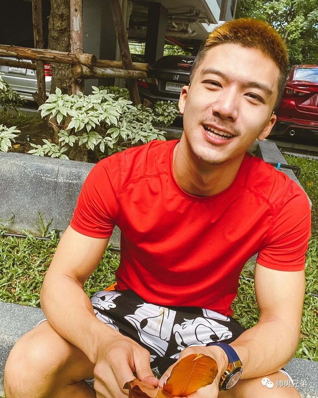 热带公狗腹肌帅小伙,碎发简直男人味爆棚