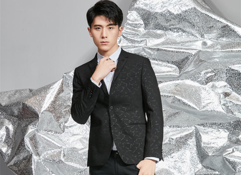 拒绝呆板无趣,时尚西装打破单一搭配