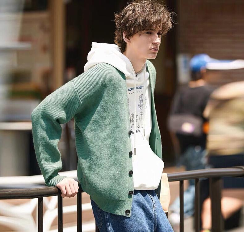 秋日的暖男范儿,一件针织衫就搞定