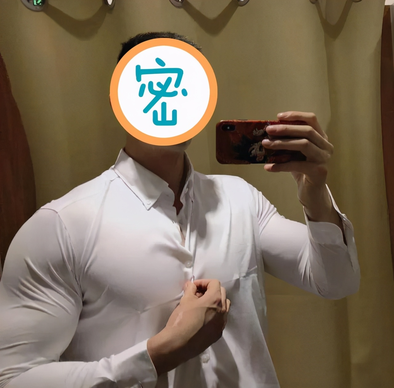 健身小伙因身材练得太强壮,惨遭女生嫌弃,网友:优秀也有罪?