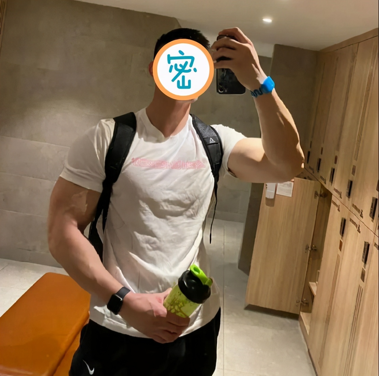 健身小伙因身材练得太强壮,惨遭女生嫌弃,网友:优秀也有罪?