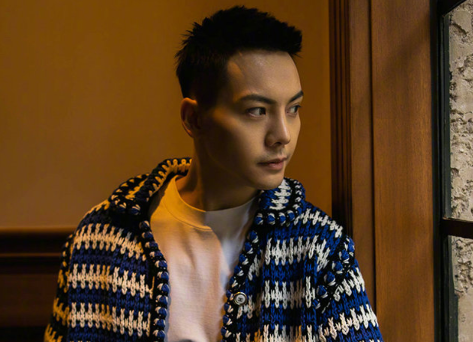 男生剪“寸头”发型真的好看,两侧头发修剪干净,阳光帅气有魅力