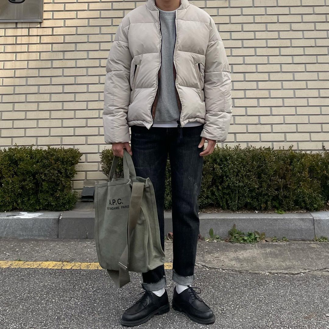 男生冬天“羽绒服”怎么穿才不臃肿?选对裤子和内搭,帅气又显瘦