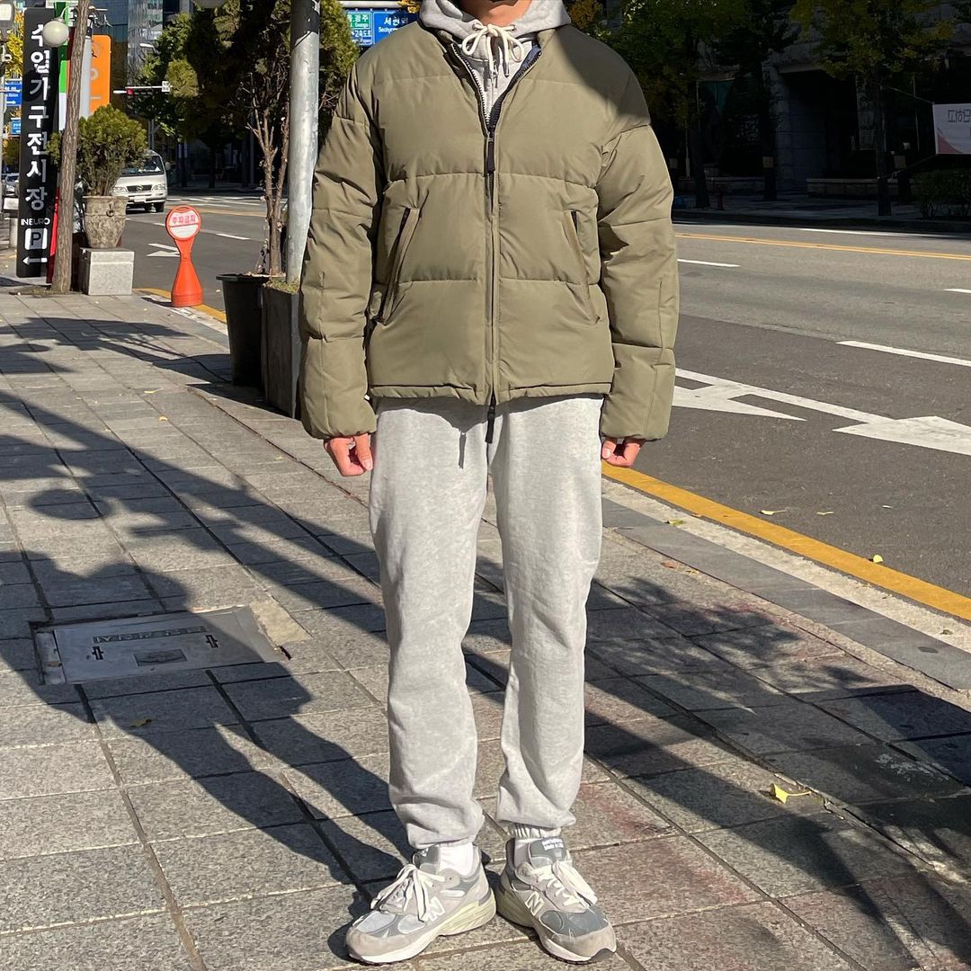 男生冬天“羽绒服”怎么穿才不臃肿?选对裤子和内搭,帅气又显瘦