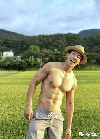 28岁台湾模特,浓眉大眼五官立体,肌肉身材具有视觉冲击