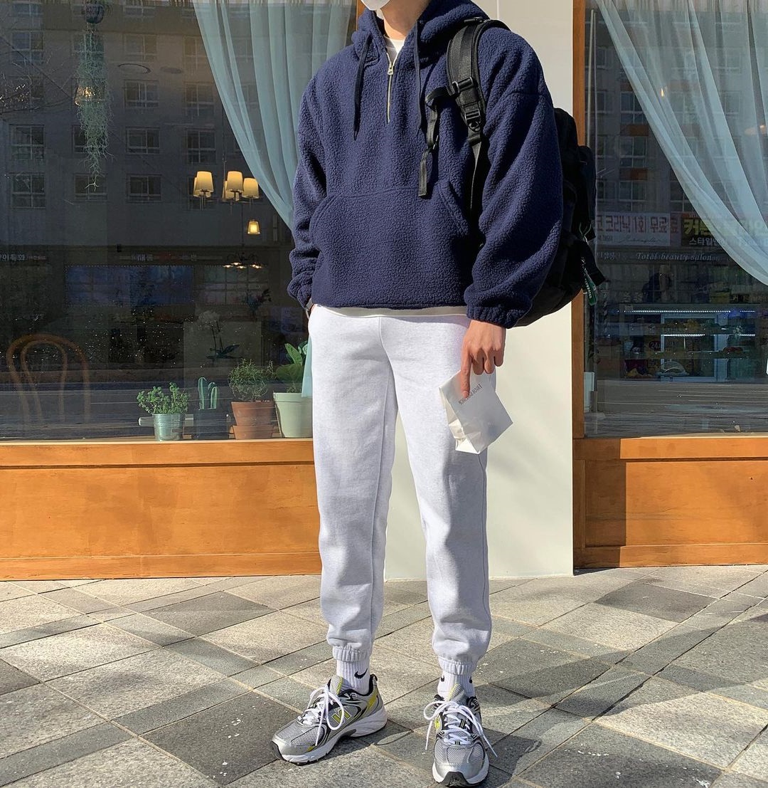 男生冬天穿“卫衣”才时髦!6套日常帅气搭配,轻松变身潮流达人