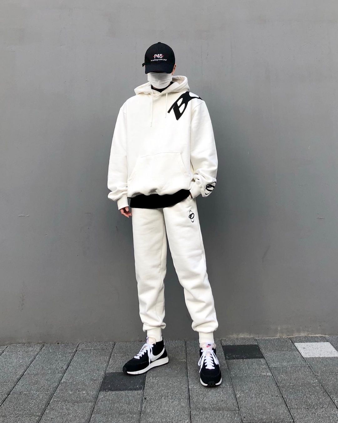 男生冬天穿“卫衣”才时髦!6套日常帅气搭配,轻松变身潮流达人