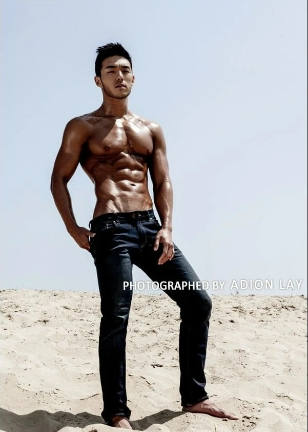 韩国飞行员,有颜、有身材的他,被称为“三十年一见的神颜”