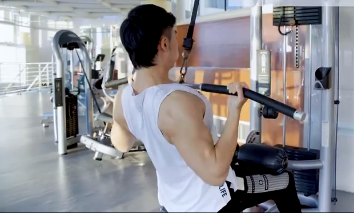 韩国飞行员,有颜、有身材的他,被称为“三十年一见的神颜”