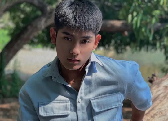 西安体院帅气校草走红,不仅颜值高身材好,还是国家级田径运动员