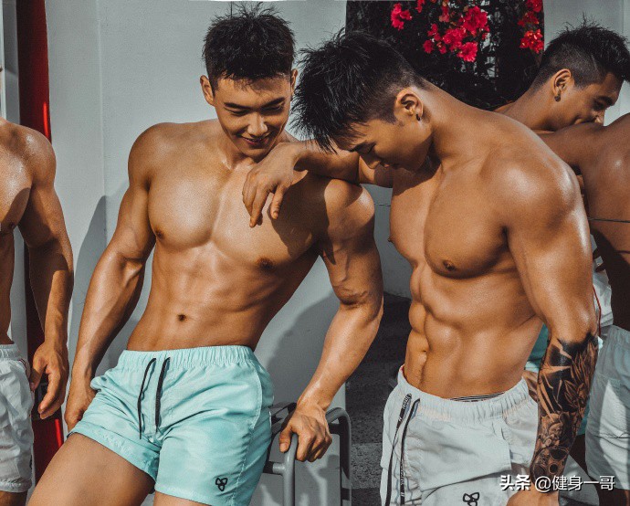 终于扒出这枚厚嘴唇大鼻子模特,满身肌肉,荷尔蒙爆棚