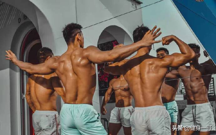 终于扒出这枚厚嘴唇大鼻子模特,满身肌肉,荷尔蒙爆棚